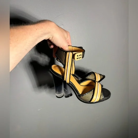 L.A.M.B. Carter Lucite Heel Sandals Womens Size 7.5 - Picture 2 of 7